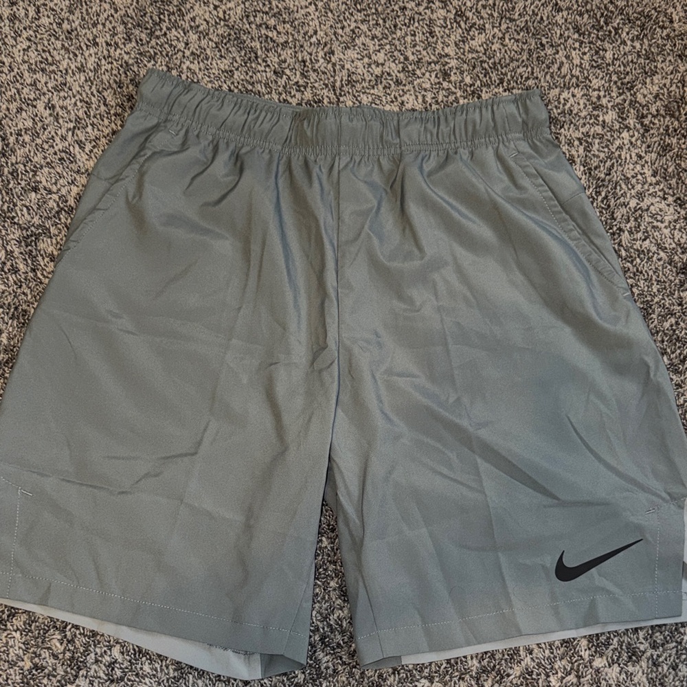 Nike Men's Gray Athletic Shorts